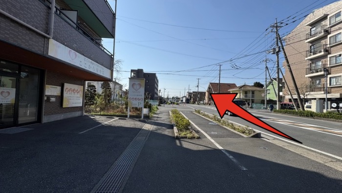 ステップ1: けやき通りをマミーマート方面へ