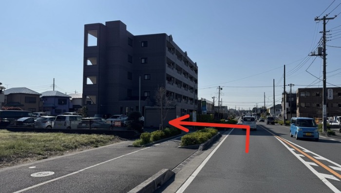 ステップ2: マンション手前を左折